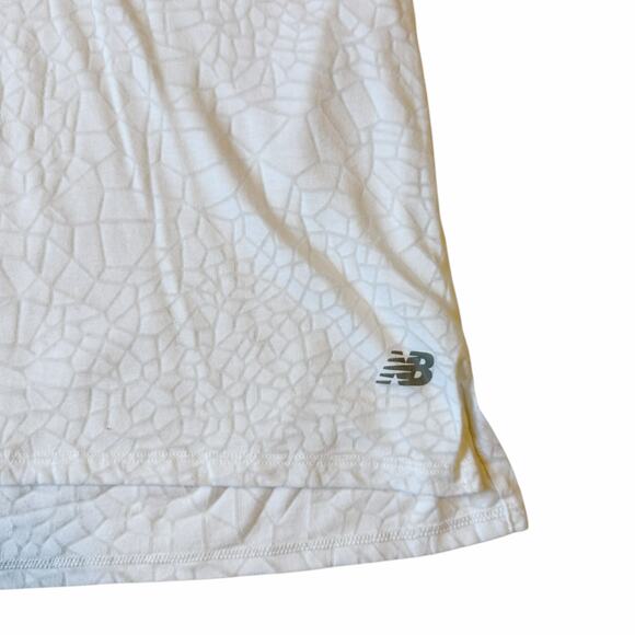 New Balance White Workout Short Sleeve T-shirt Geometric Patterns Women's Medium - Picture 2 of 5